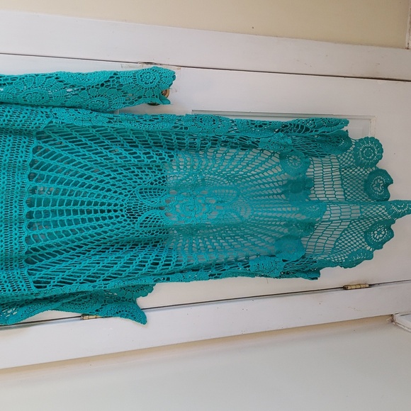 Pyramid Collection Crochet All Day High Low Tunic with Bell Sleeves - Picture 11 of 16